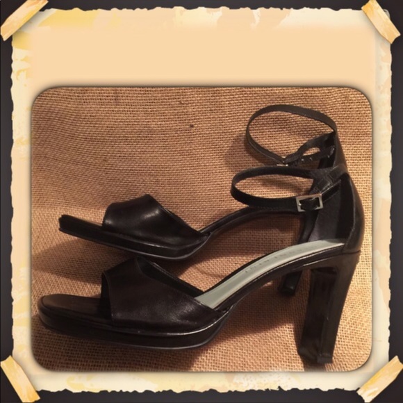 Gianni Bini Shoes - ✔️Gianni Bini Black Leather Sandal Size 10